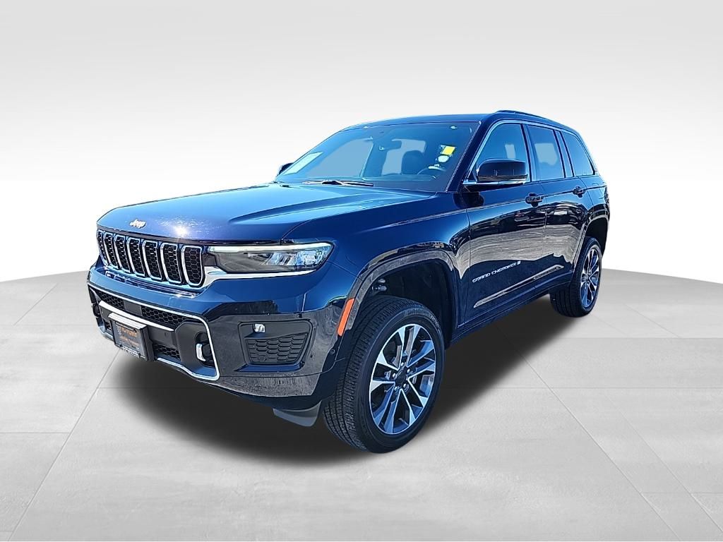 2024 Jeep Grand Cherokee Overland photo 2