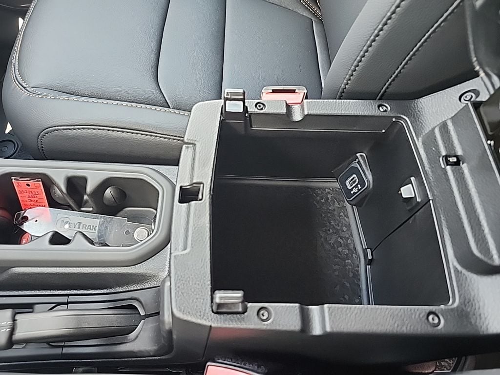 2025 Jeep Wrangler 4-Door Sahara - Photo 38