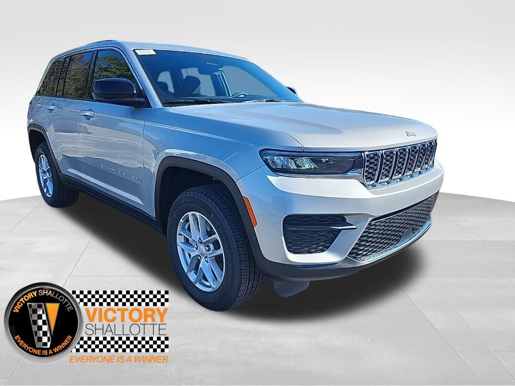 2025 Jeep Grand Cherokee Laredo's photo