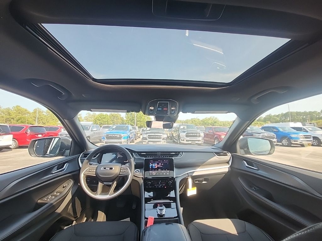 New 2026 Jeep Grand Cherokee LAREDO X 4X2 Sport Utility