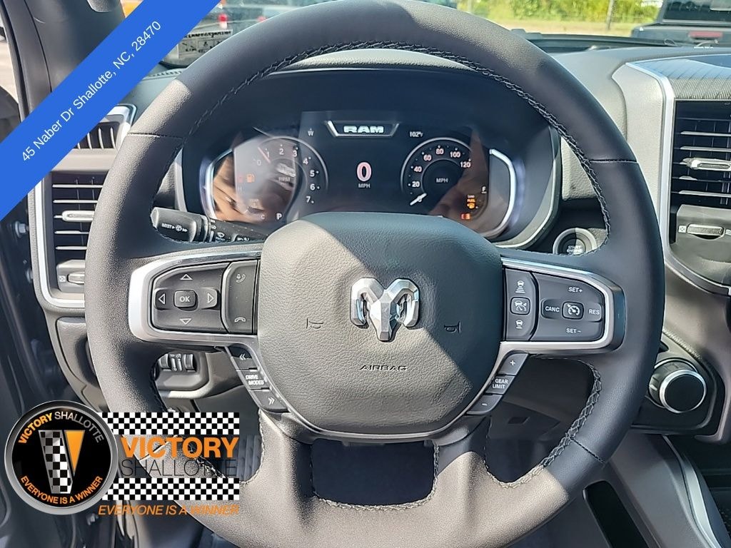 New 2025 Ram 1500 BIG HORN CREW CAB 4X4 5'7 BOX Pickup