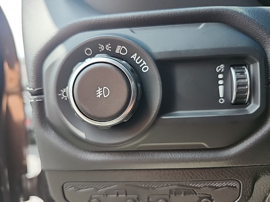 2025 Jeep Wrangler 4-Door Sahara - Photo 24