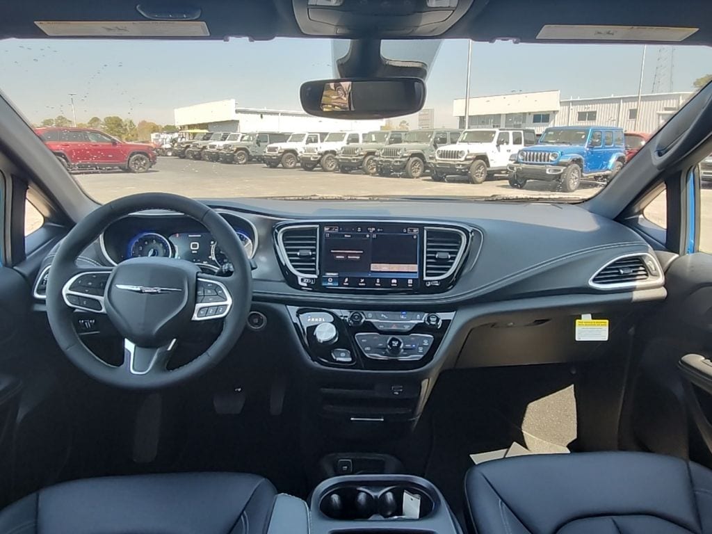 New 2026 Chrysler Pacifica SELECT Passenger Van