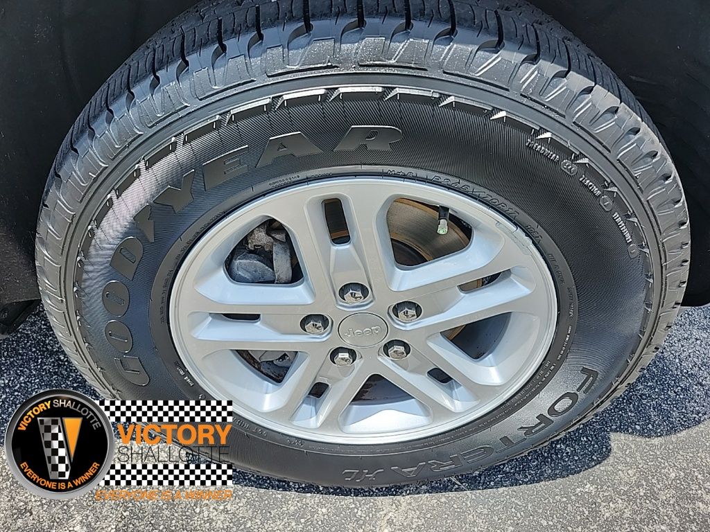 2023 Jeep Grand Cherokee Laredo - Photo 13