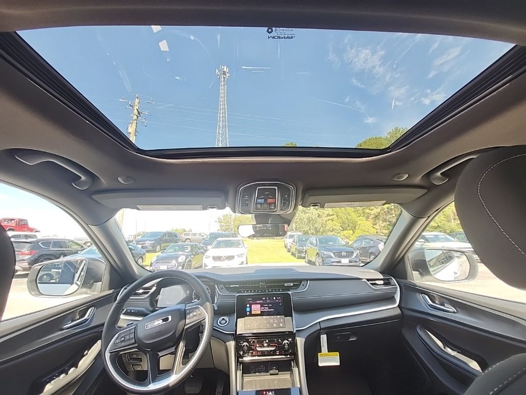 New 2026 Jeep Grand Cherokee LAREDO X 4X2 Sport Utility