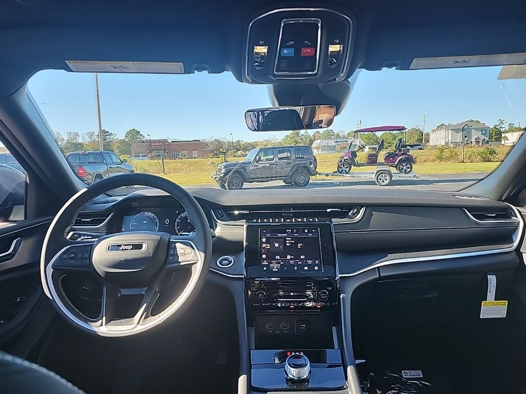 New 2025 Jeep Grand Cherokee L LAREDO X 4X4 Sport Utility