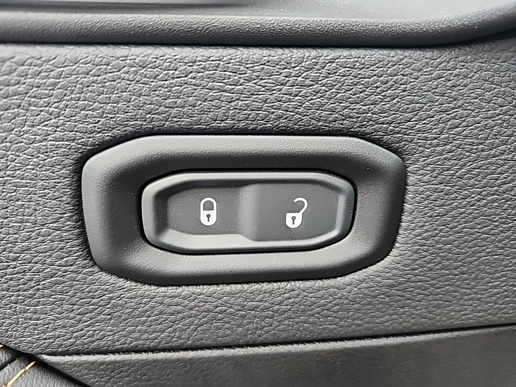 2025 Jeep Wrangler 4-Door Sahara - Photo 25