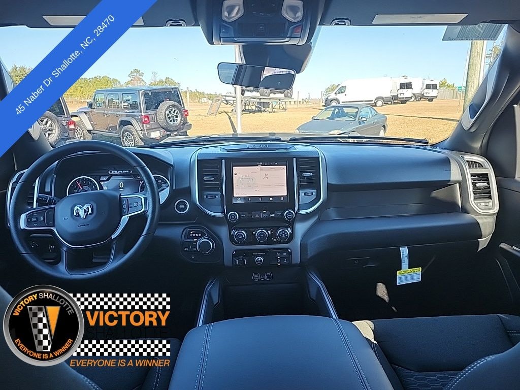 New 2026 Ram 1500 EXPRESS CREW CAB 4X4 5'7 BOX Pickup