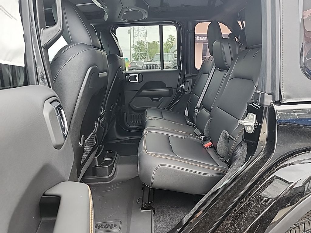 2025 Jeep Wrangler 4-Door Sahara - Photo 21