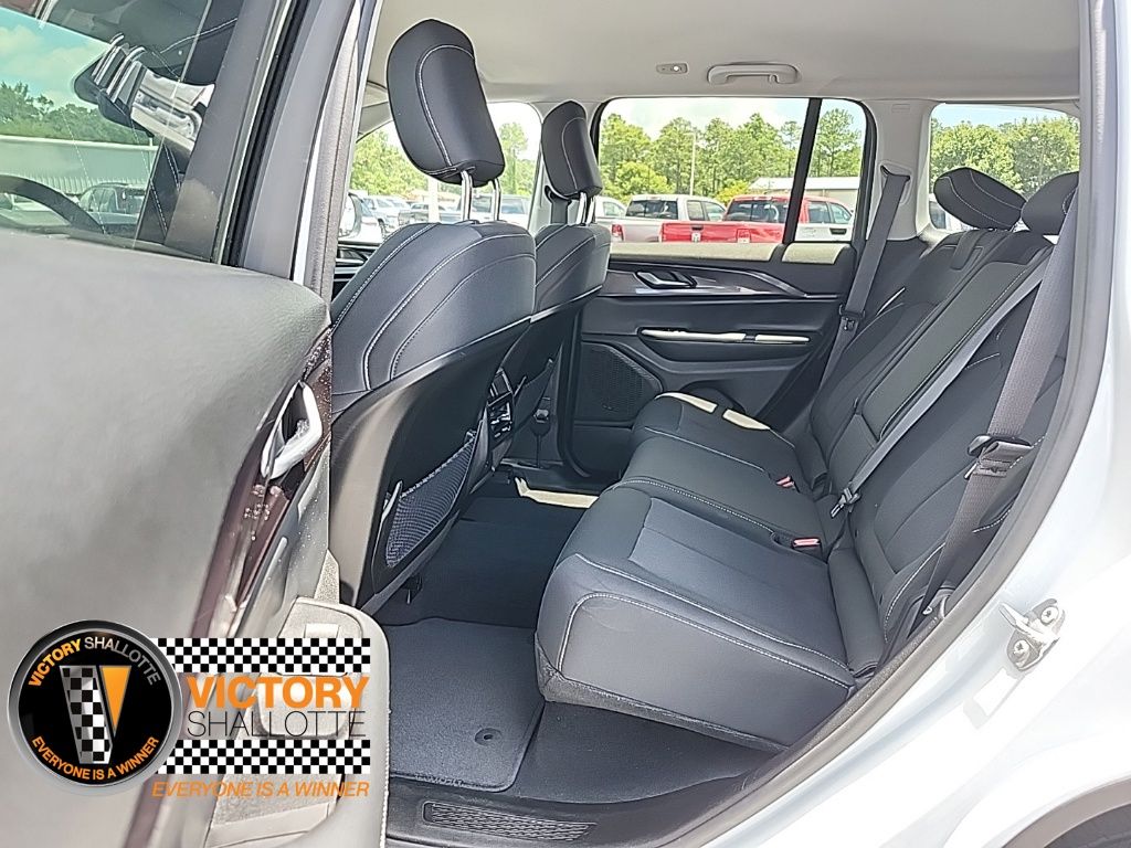 2023 Jeep Grand Cherokee Laredo - Photo 18