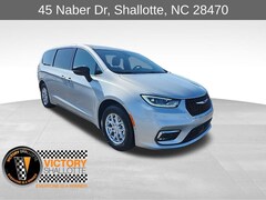 2026 Chrysler Pacifica SELECT Passenger Van