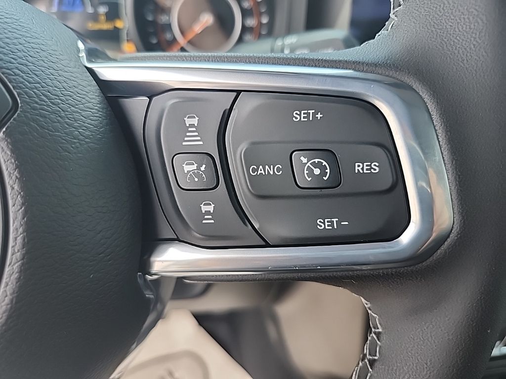 2025 Jeep Wrangler 4-Door Sahara - Photo 28