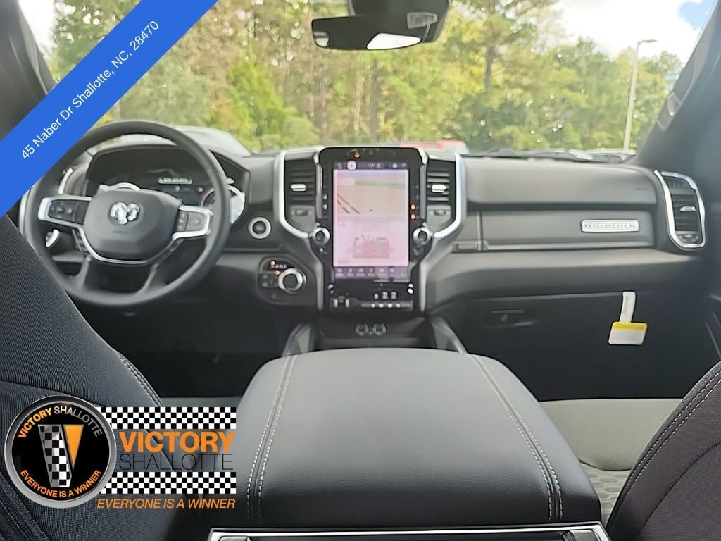 New 2025 Ram 1500 BIG HORN CREW CAB 4X4 5'7 BOX Pickup