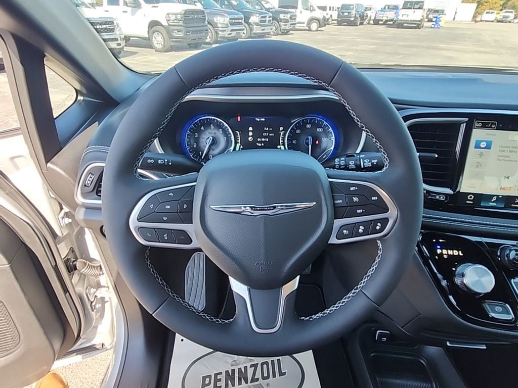 New 2026 Chrysler Pacifica SELECT Passenger Van