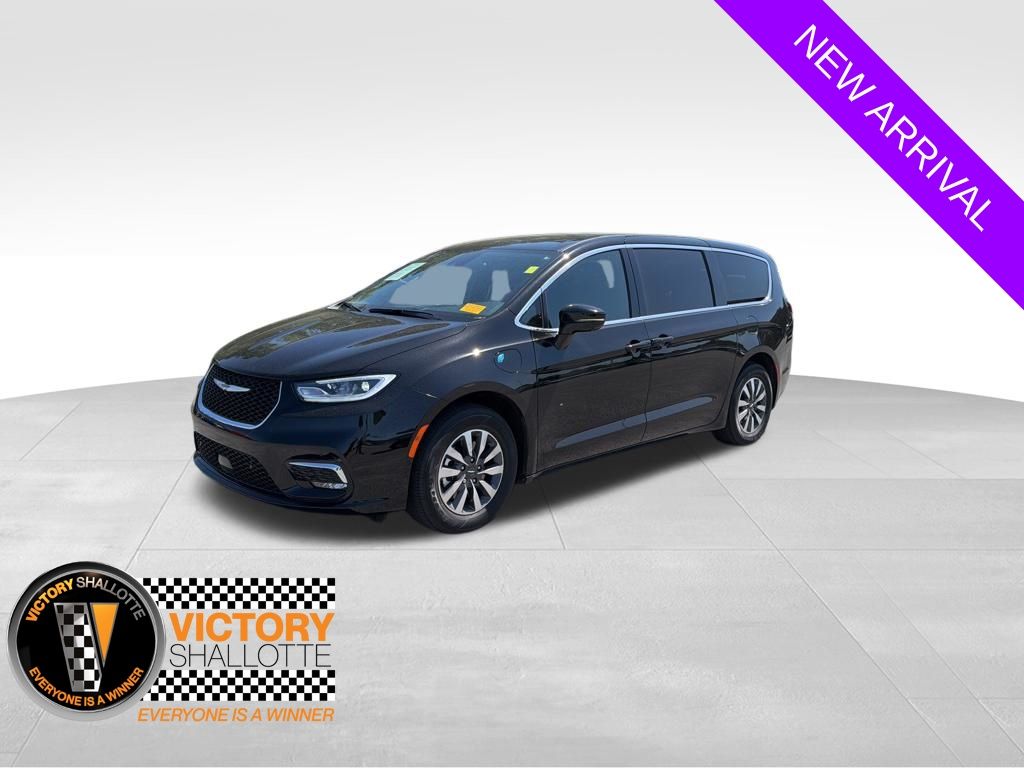 2025 Chrysler Pacifica Hybrid Select PHEV's photo