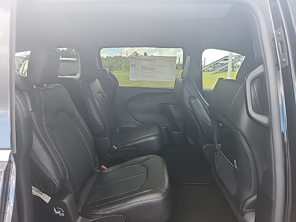 2026 Chrysler Pacifica Select - Photo 16