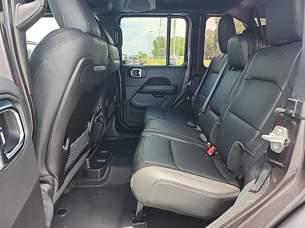 2025 Jeep Wrangler 4-Door Sahara - Photo 17