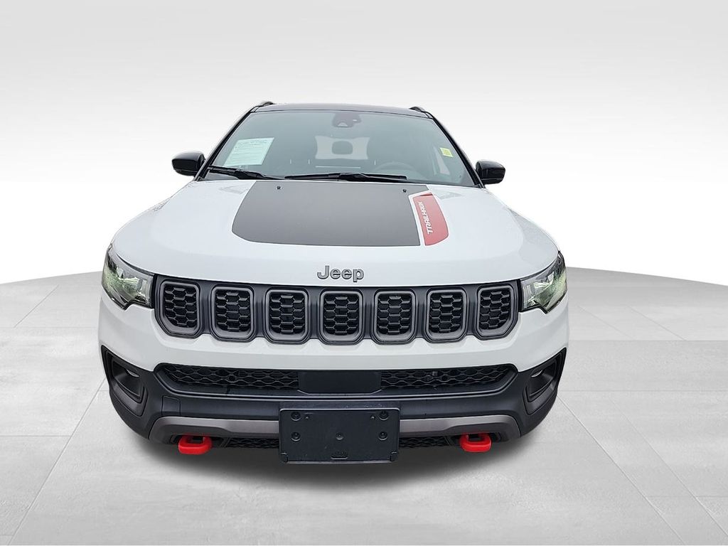 2024 Jeep Compass Trailhawk photo 2