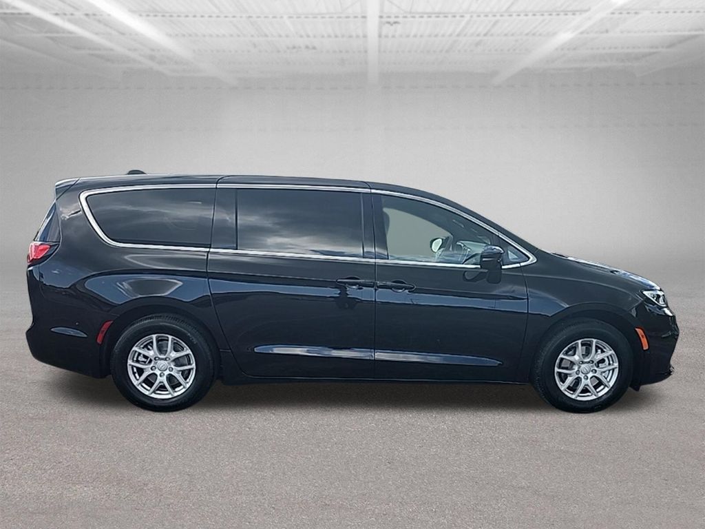 2026 Chrysler Pacifica Select - Photo 12