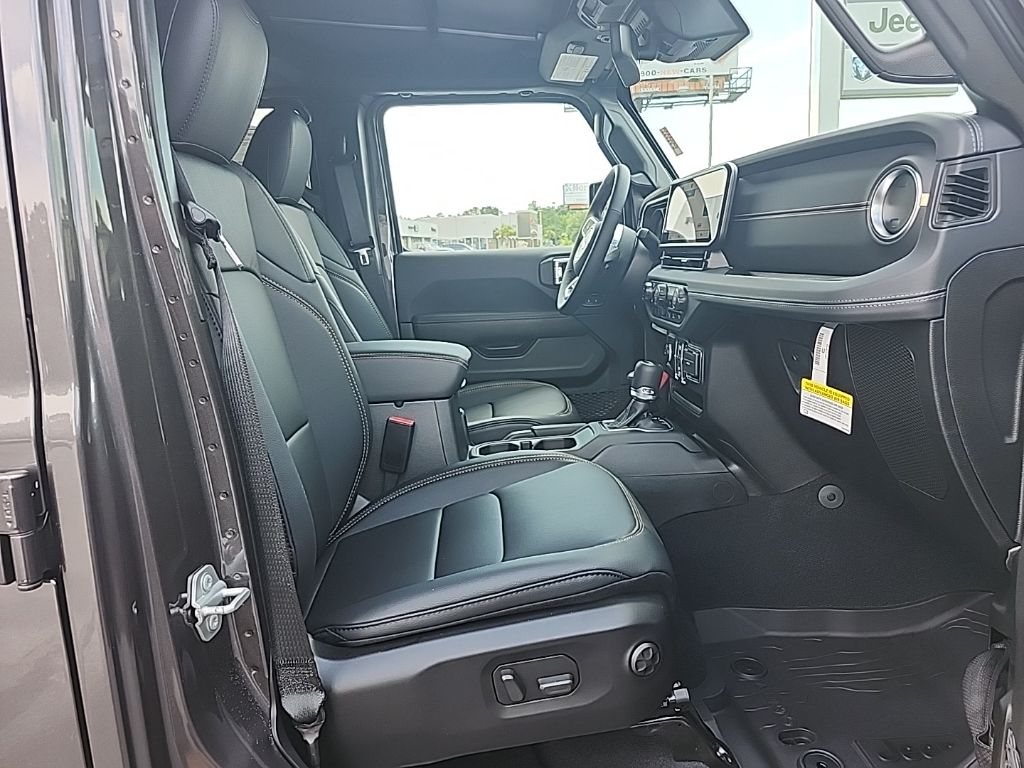 2025 Jeep Wrangler 4-Door Sahara - Photo 11