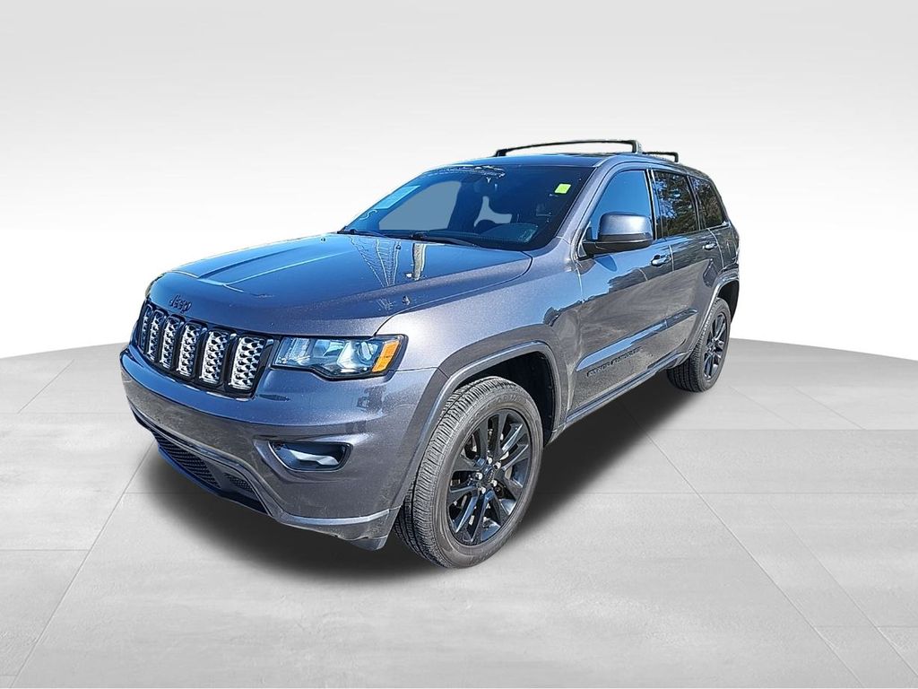 2020 Jeep Grand Cherokee Laredo photo 2