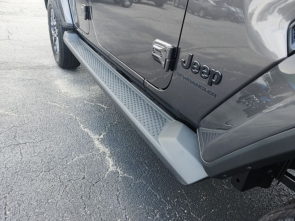 2025 Jeep Wrangler 4-Door Sahara - Photo 10