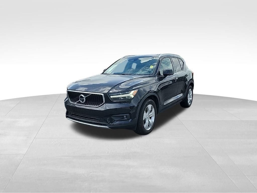 2021 Volvo XC40 Momentum photo 3