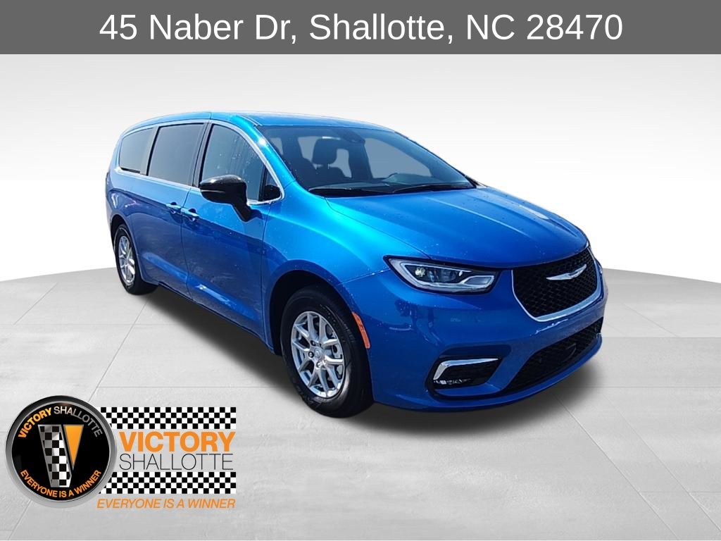 2026 Chrysler Pacifica Select's photo