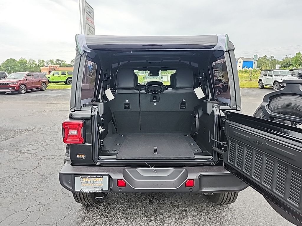 2025 Jeep Wrangler 4-Door Sahara - Photo 18