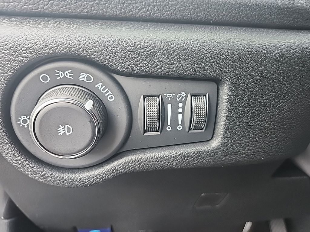 2026 Chrysler Pacifica Select - Photo 29