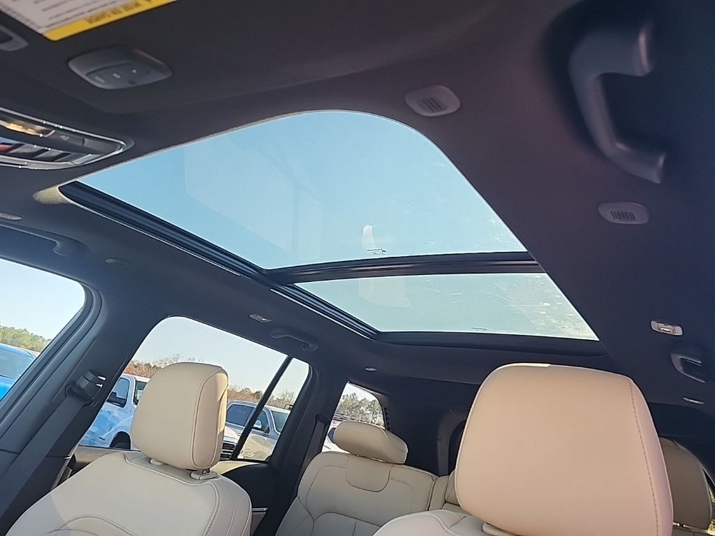 New 2025 Jeep Grand Cherokee LIMITED 4X2 Sport Utility