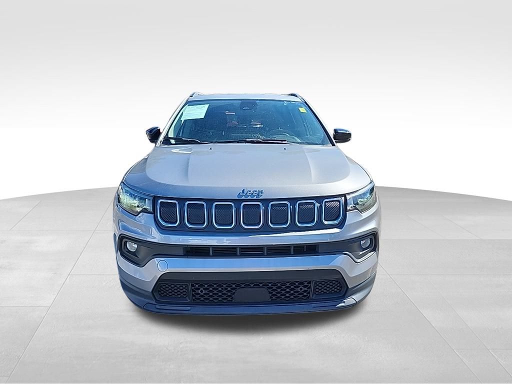 2022 Jeep Compass Latitude photo 2