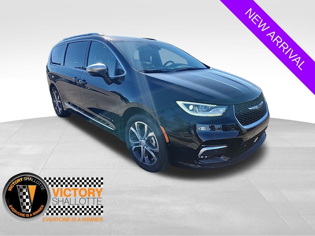 2026 Chrysler Pacifica Pinnacle's photo