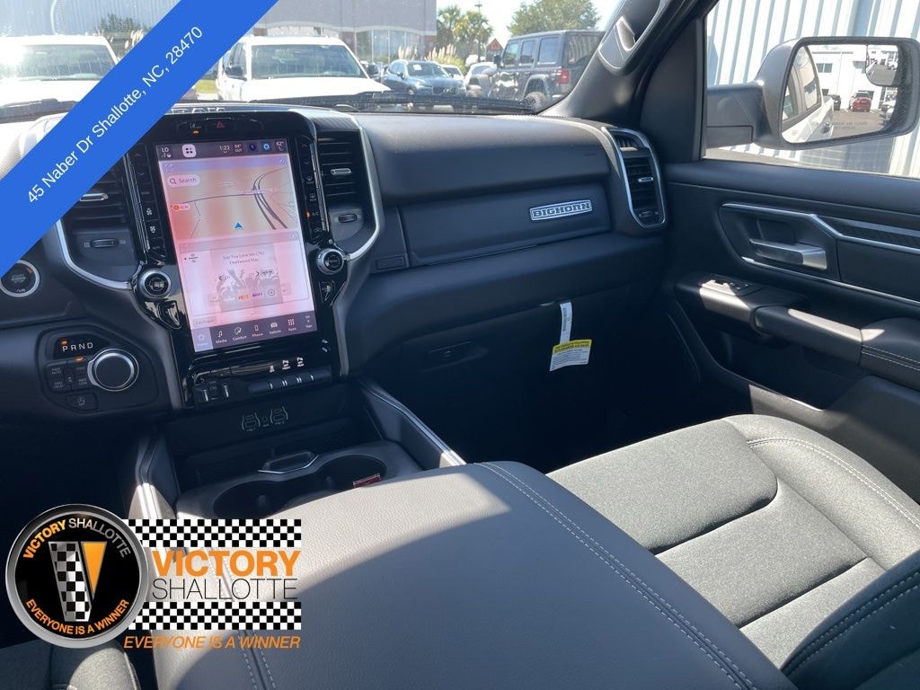 New 2025 Ram 1500 BIG HORN CREW CAB 4X4 5'7 BOX Pickup