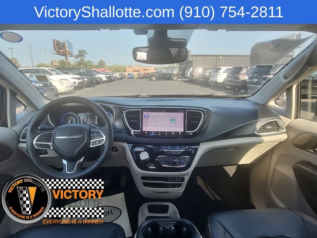 Certified 2022 Chrysler Pacifica Touring L Van Passenger Van