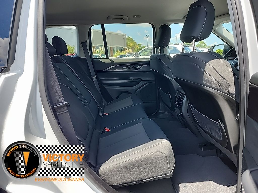 2023 Jeep Grand Cherokee Laredo - Photo 15