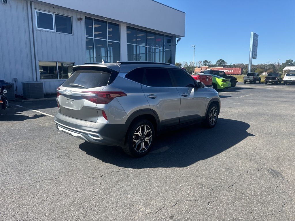 2022 Kia Seltos EX photo 2
