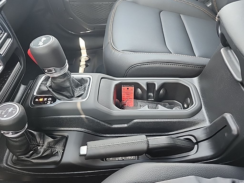 2025 Jeep Wrangler 4-Door Sahara - Photo 36