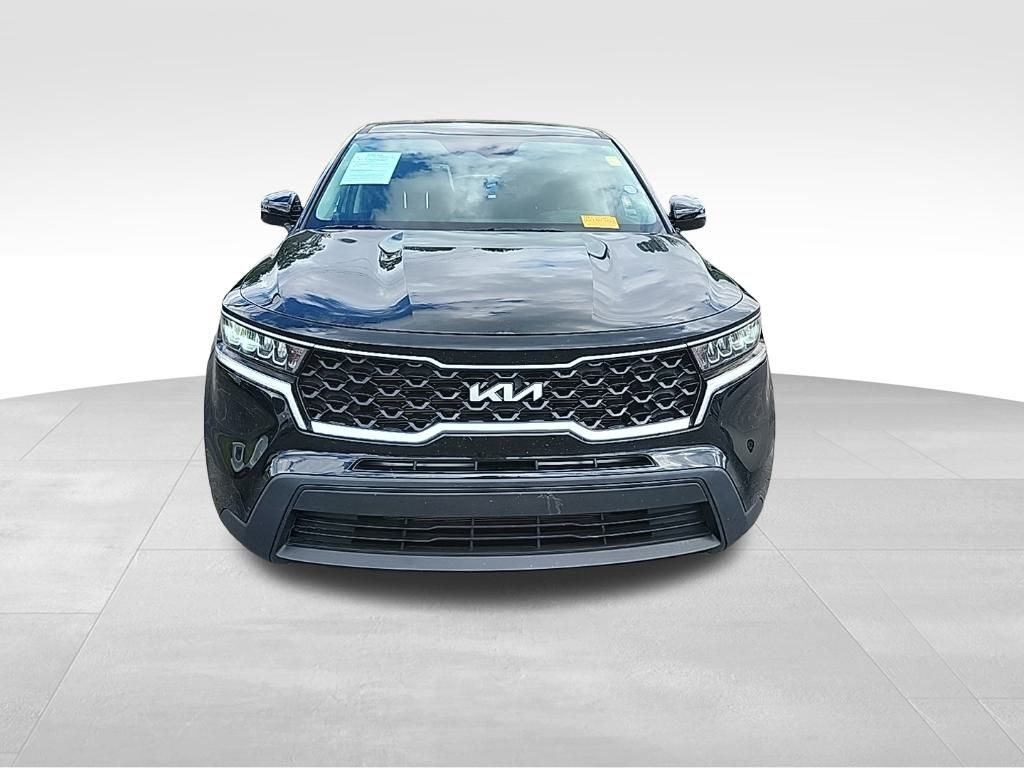 2023 Kia Sorento LX photo 2