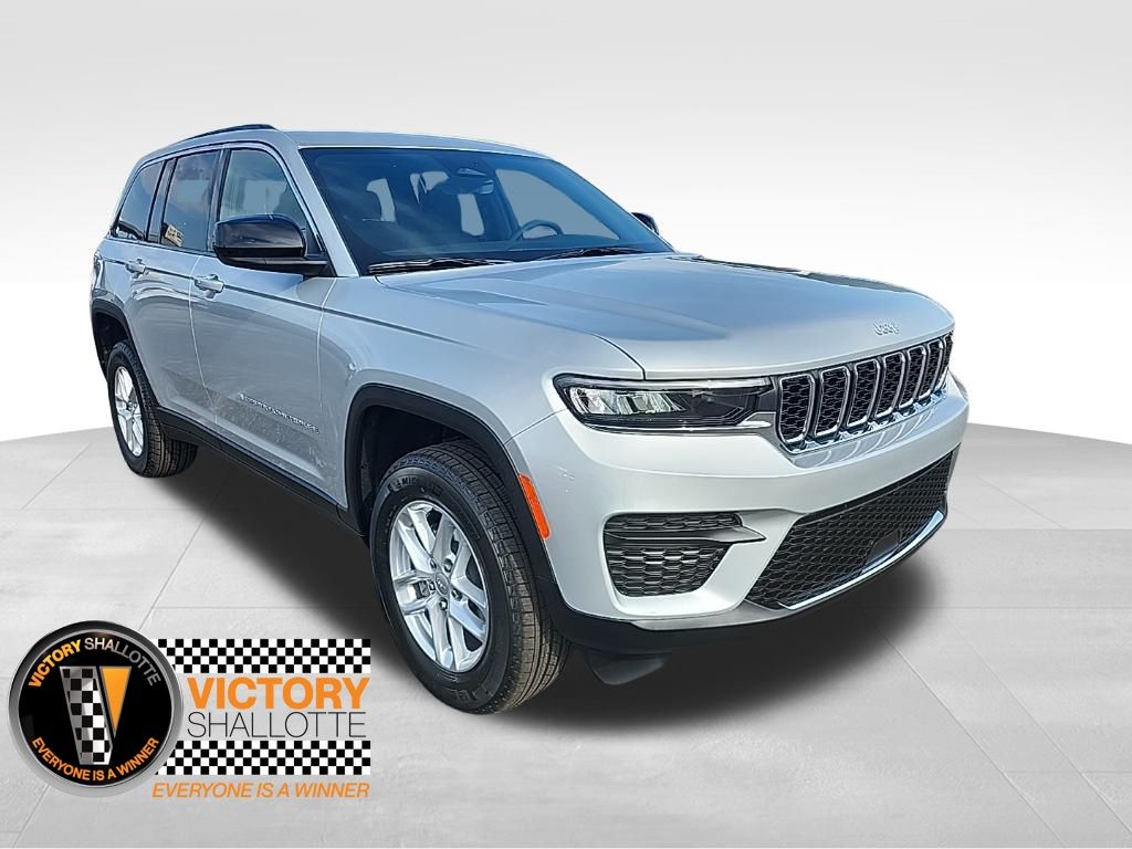 2025 Jeep Grand Cherokee Laredo's photo