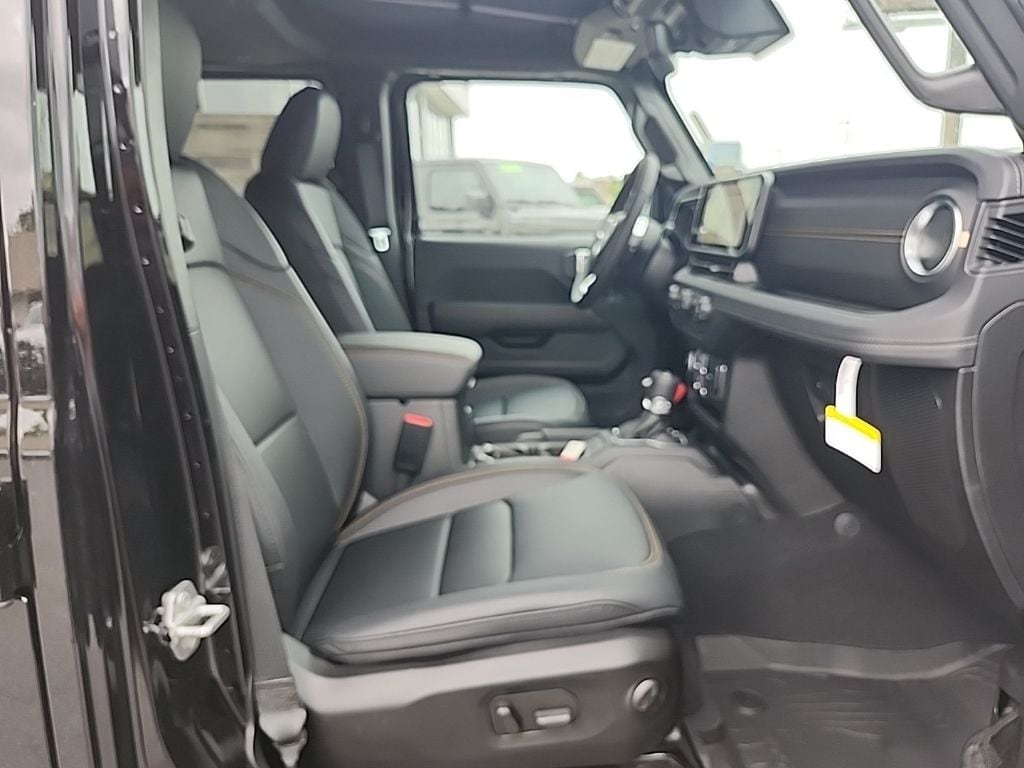2025 Jeep Wrangler 4-Door Sahara - Photo 14
