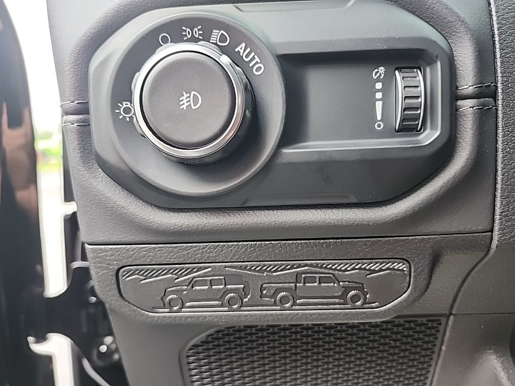 2025 Jeep Wrangler 4-Door Sahara - Photo 27