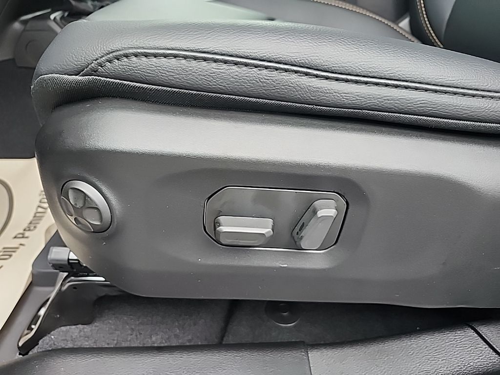 2025 Jeep Wrangler 4-Door Sahara - Photo 24