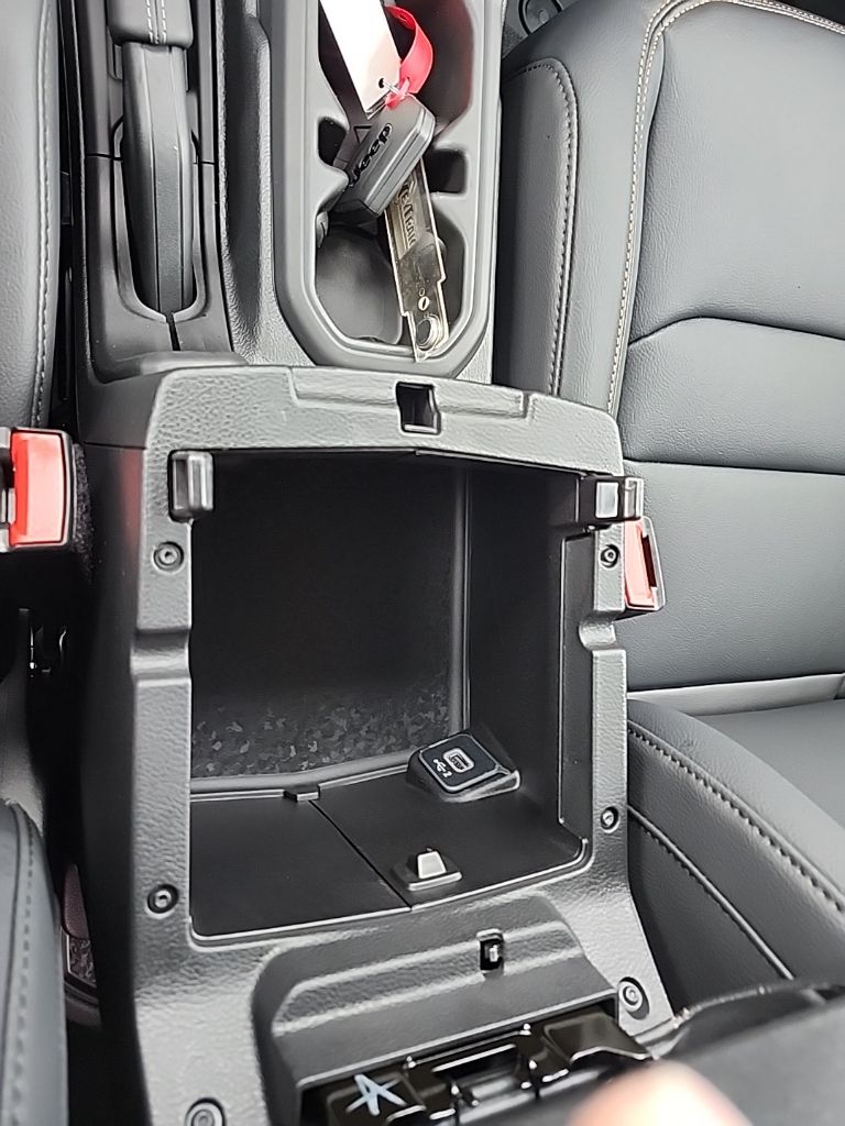 2025 Jeep Wrangler 4-Door Sahara - Photo 38