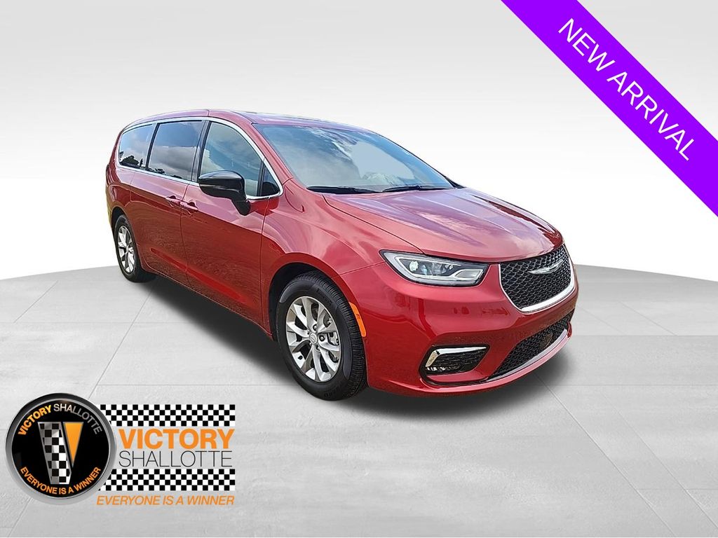 2026 Chrysler Pacifica Limited's photo