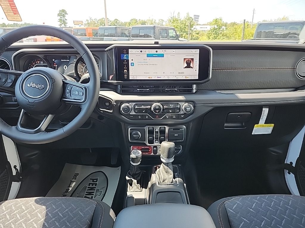 New 2025 Jeep Gladiator MOJAVE 4X4 Pickup