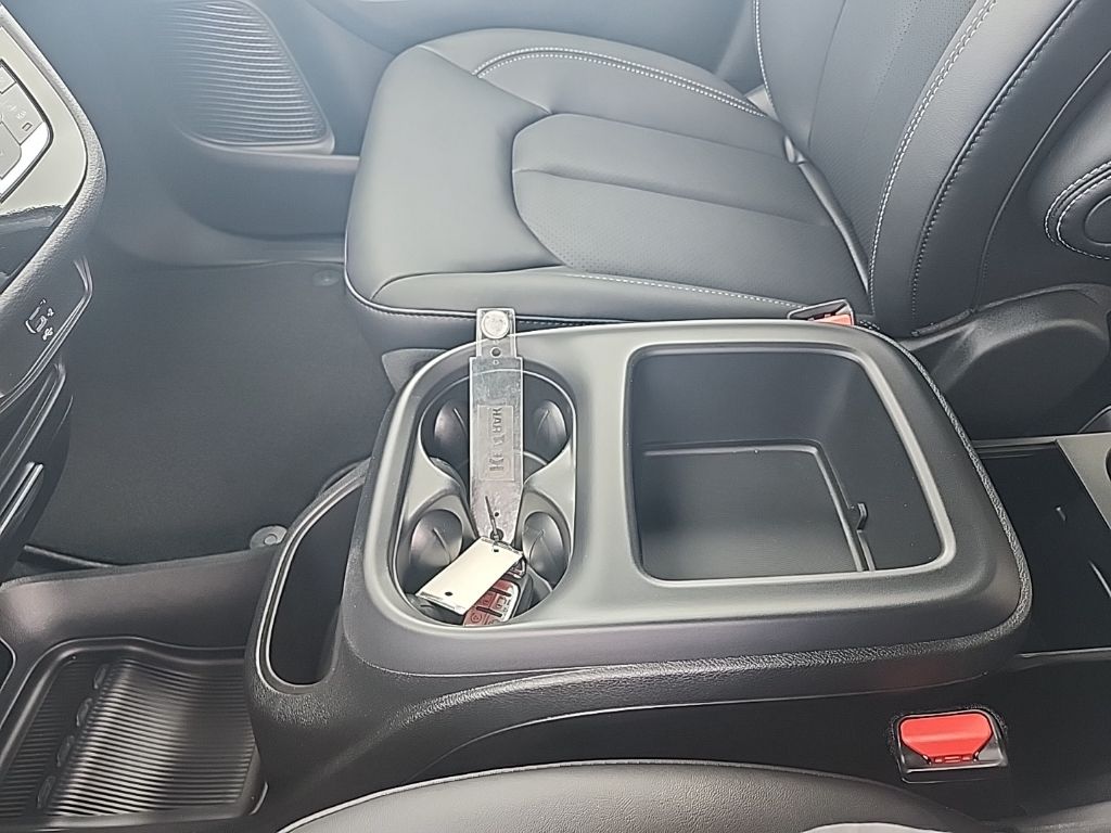 2026 Chrysler Pacifica Select - Photo 38