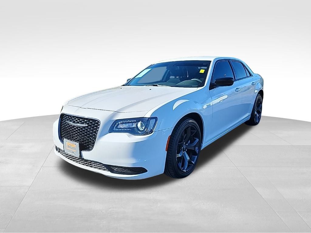 2022 Chrysler 300 Touring photo 4