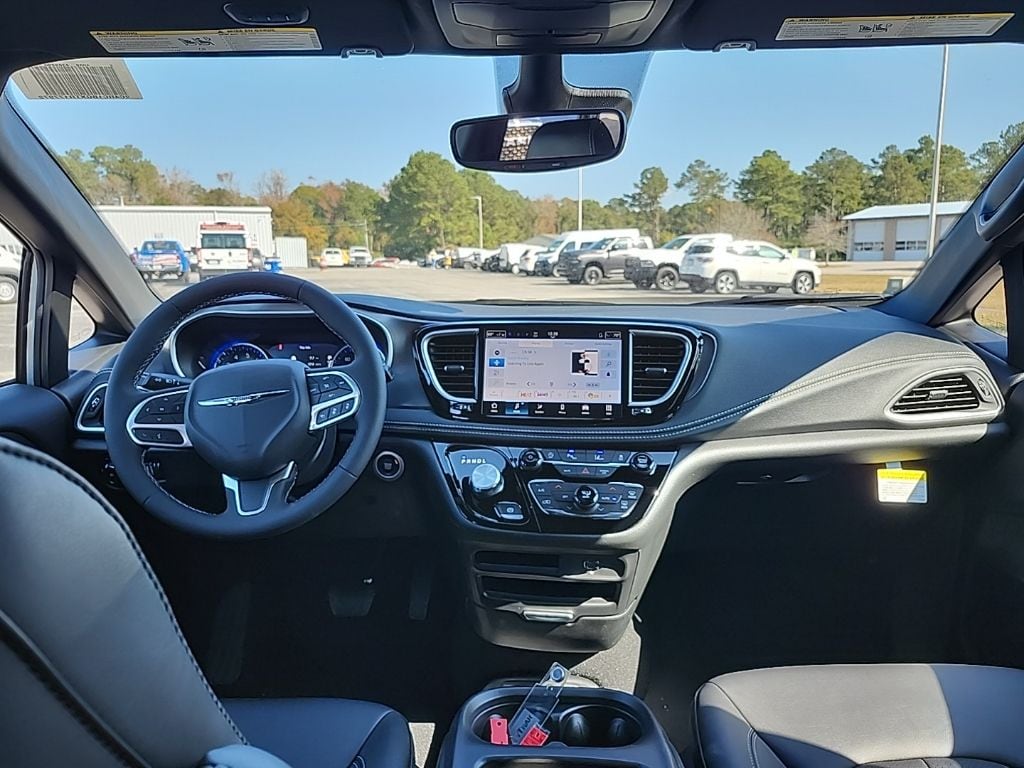 New 2026 Chrysler Pacifica SELECT Passenger Van