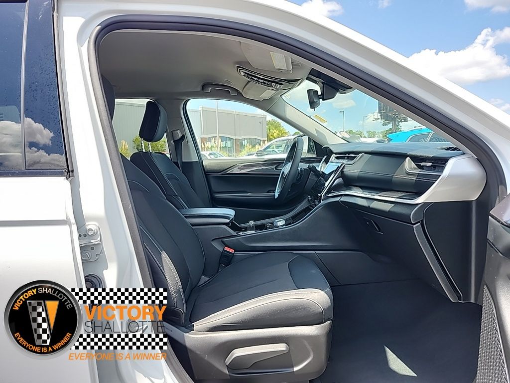 2023 Jeep Grand Cherokee Laredo - Photo 14